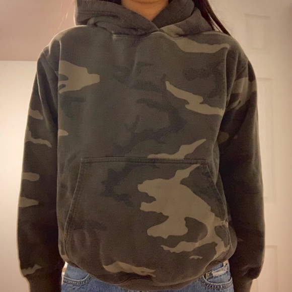Aritzia TNA camo hoodie - Picture 1 of 2
